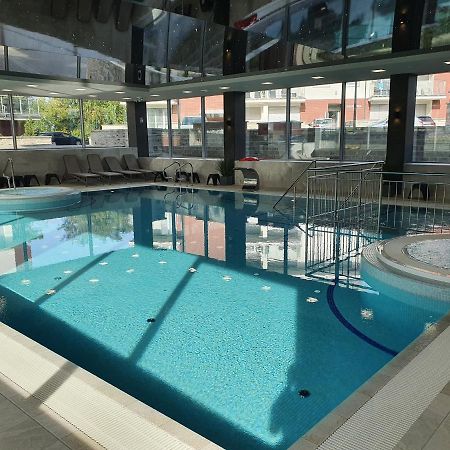 Apartament Szafir W Budynku Basenowym Morska Klifowa 레왈 외부 사진