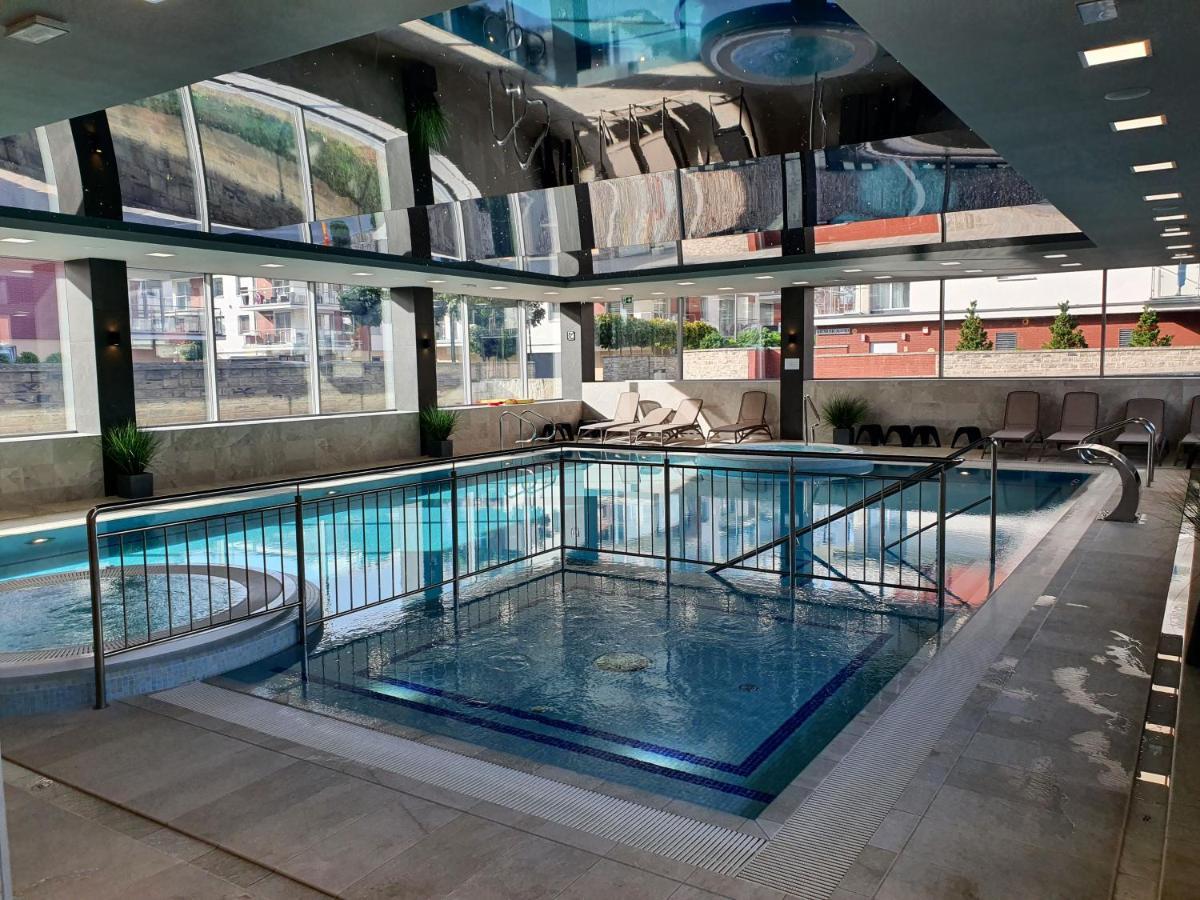 Apartament Szafir W Budynku Basenowym Morska Klifowa 레왈 외부 사진