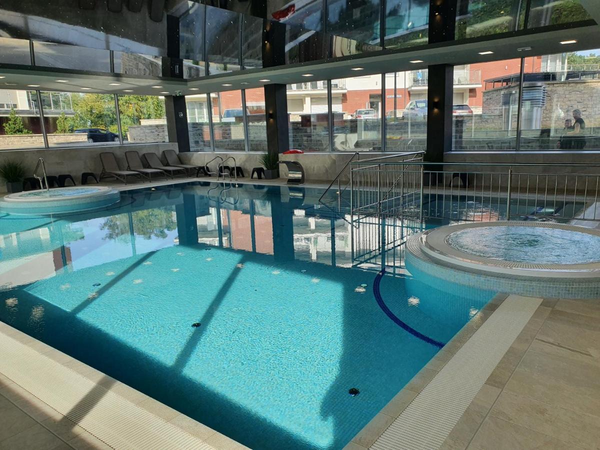 Apartament Szafir W Budynku Basenowym Morska Klifowa 레왈 외부 사진